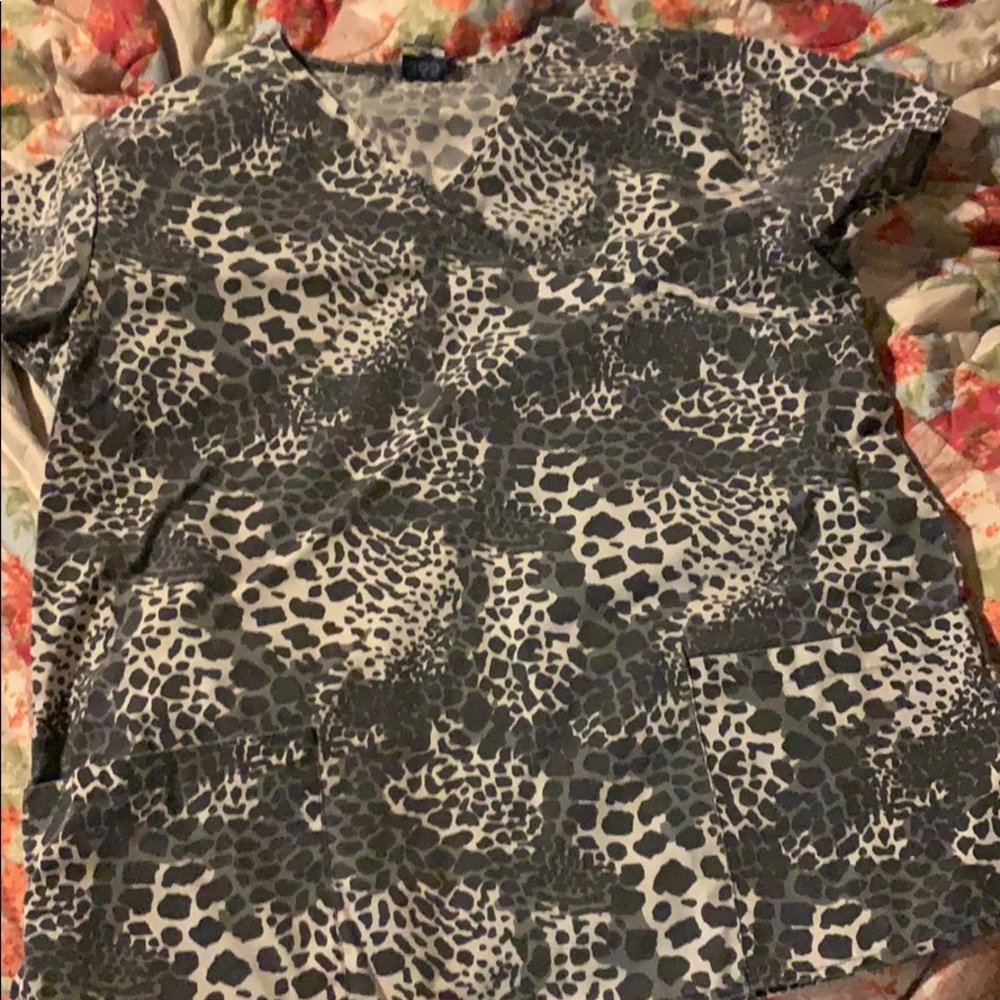 Scrub tops - Picture 4 of 4